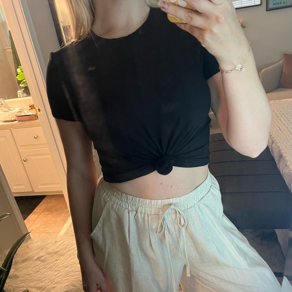 Babaton Black Short Sleeve Top - Picture 1 of 7